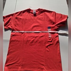 Gildan Red Short Sleeve Crewneck T-Shirt